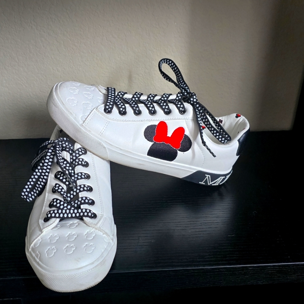 Disney Minnie Mouse Sneakers with Sporty Heart Accent